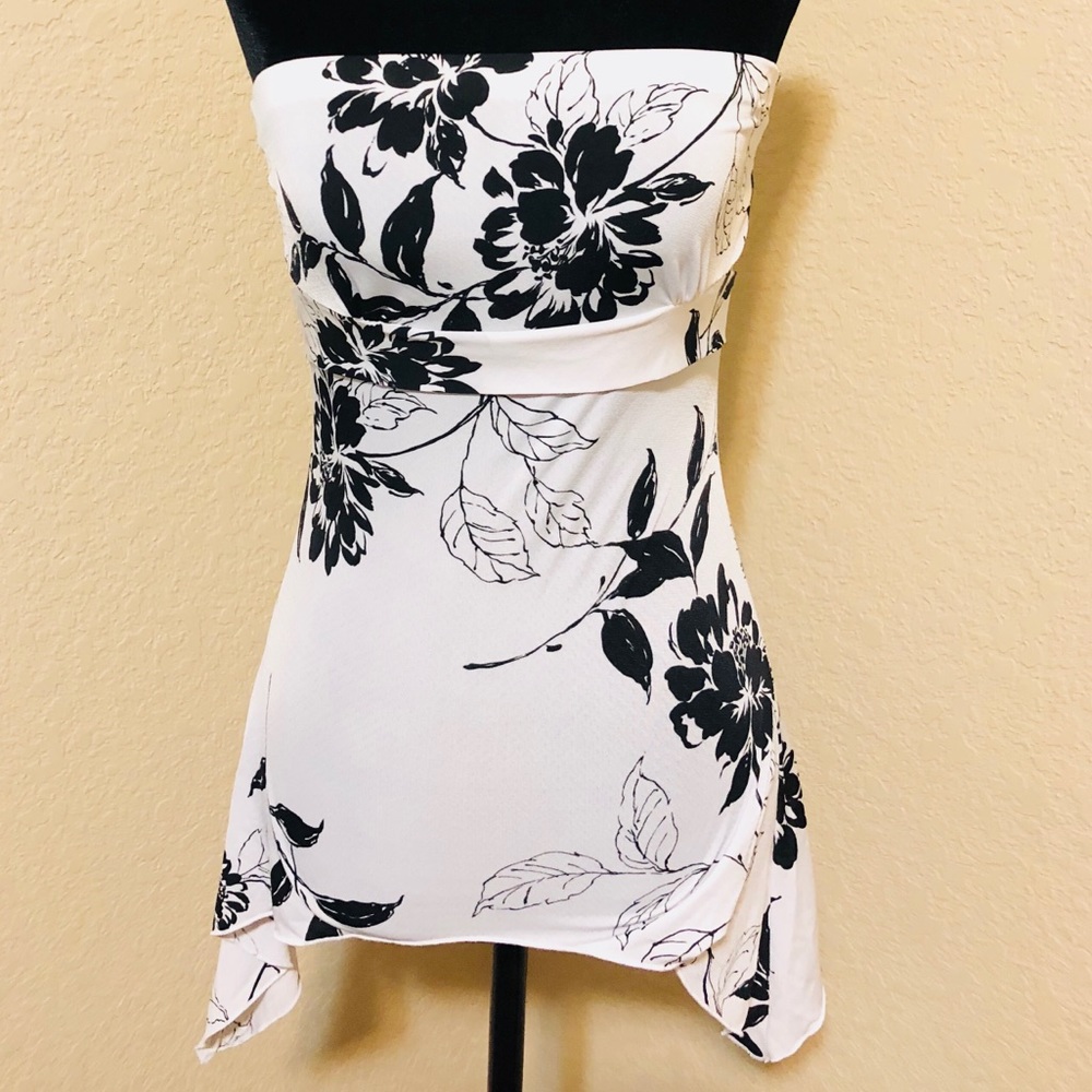 SOLD - Cute Black & White Hi-Lo Floral Top!
